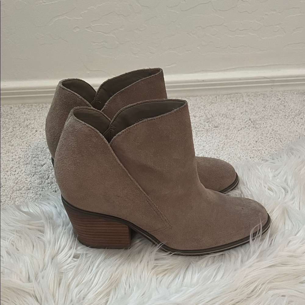 Jessica Simpson Tan Ankle Boots